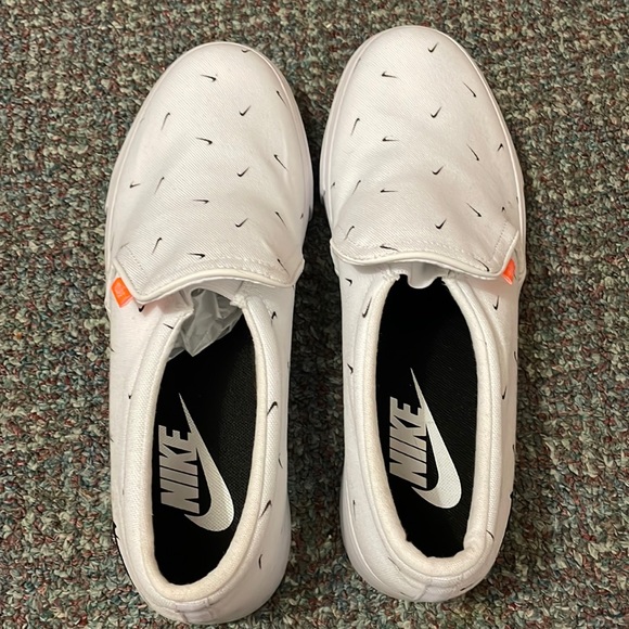 Nike Comfy shoes- Size -US 9.5, Brand New , Type- Loafers/Flats - Picture 1 of 3